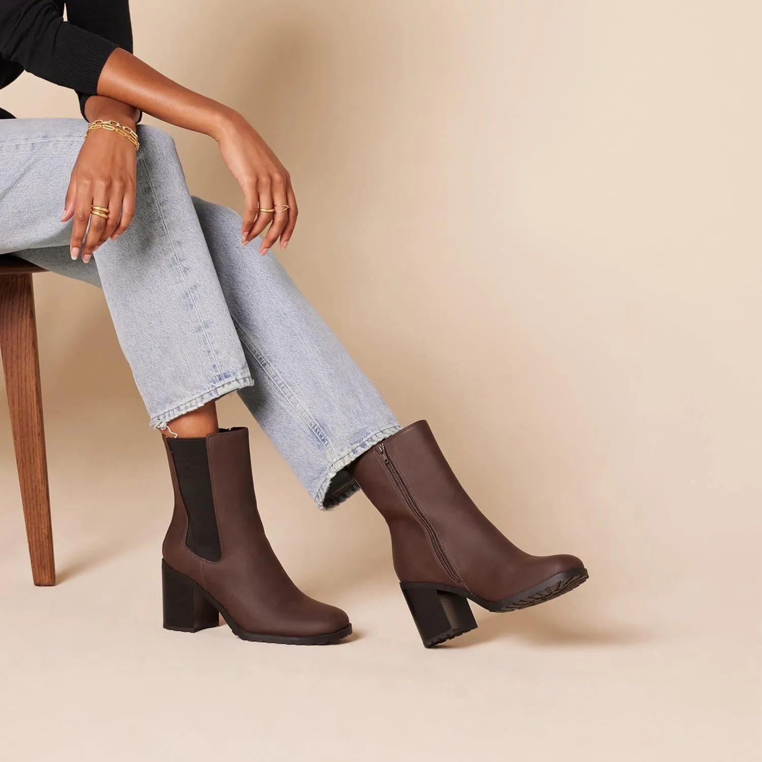 Amazon Essentials Women's Heeled Chelsea Boot