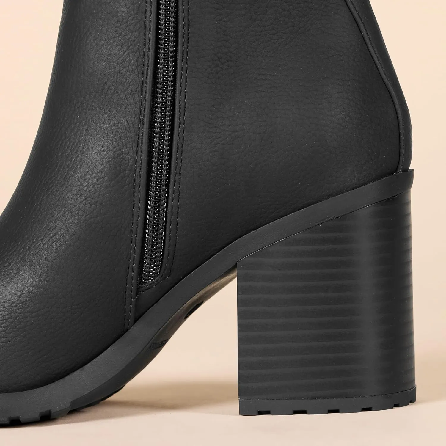 Amazon Essentials Women's Heeled Chelsea Boot