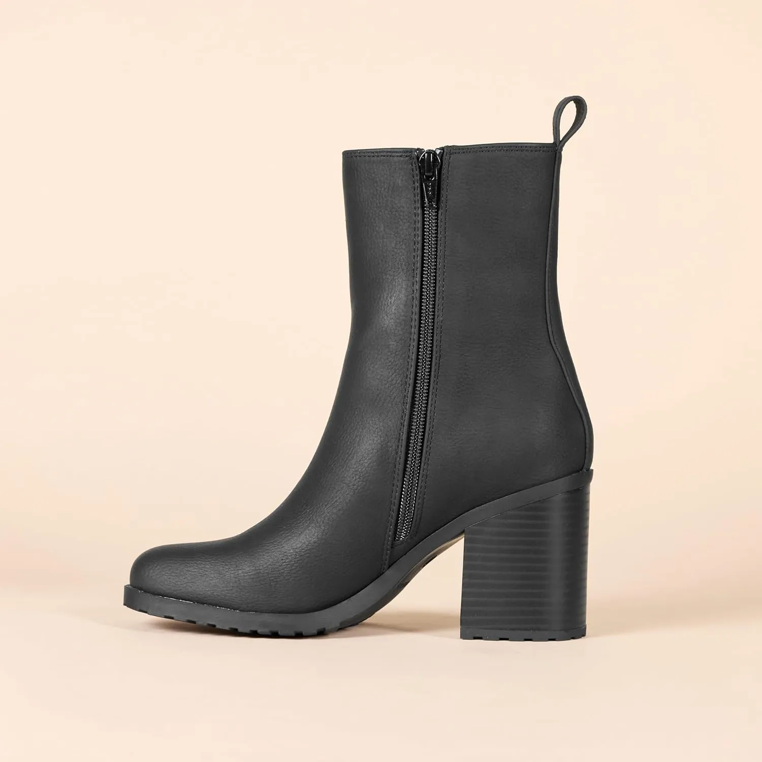 Amazon Essentials Women's Heeled Chelsea Boot