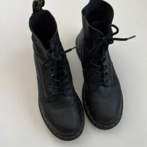 Dr. Martens soft leather 1460 Pascal Virginia 8 Eye Boots