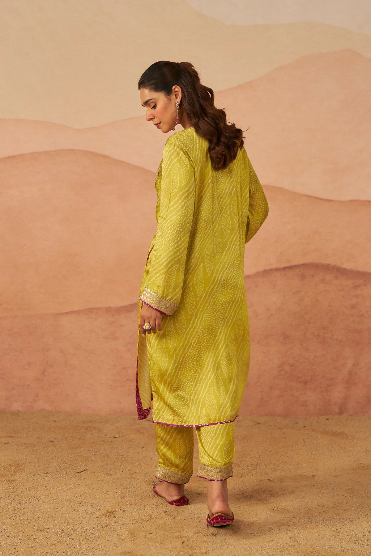 Patori Bandhej Phiran Set With Potli