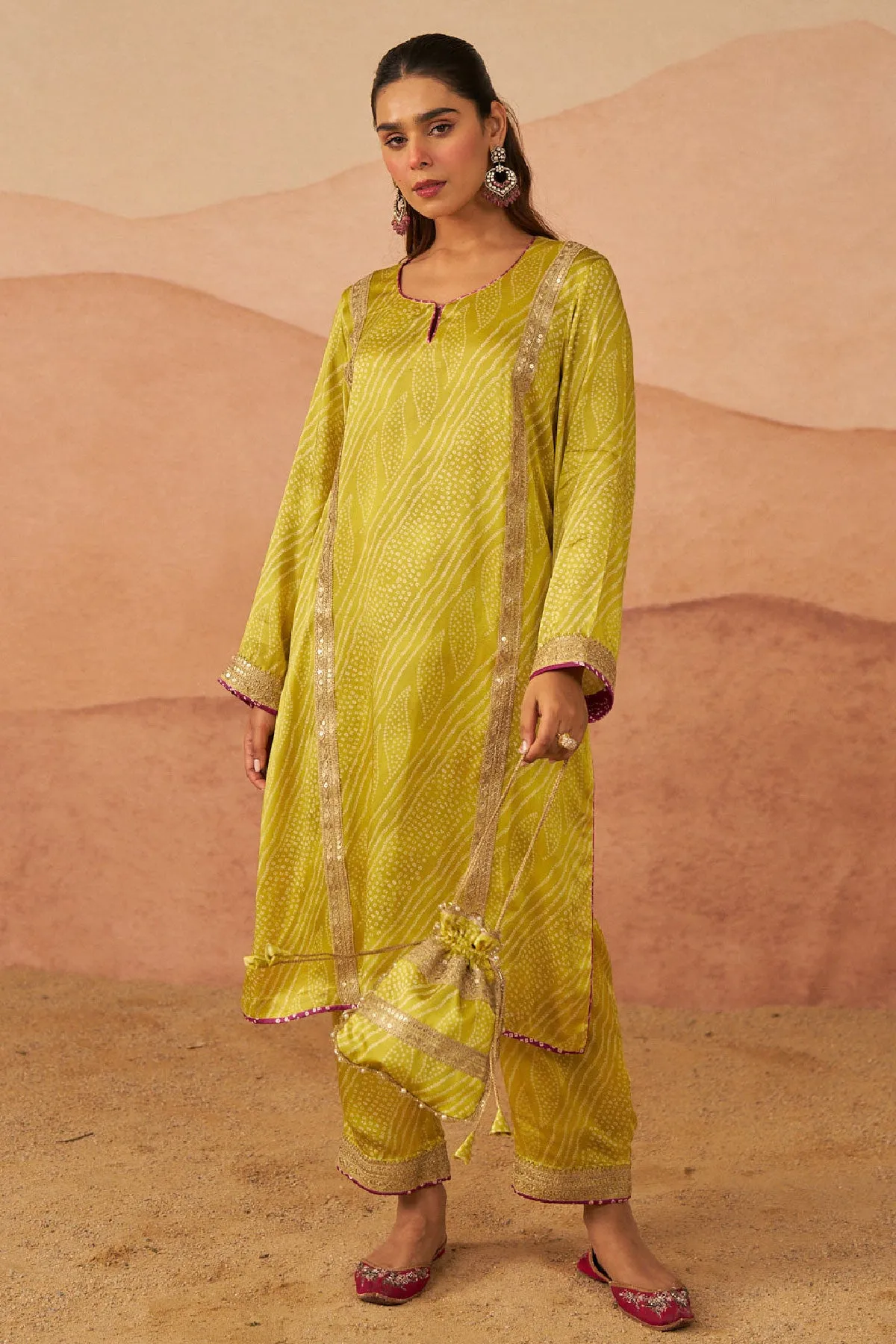 Patori Bandhej Phiran Set With Potli