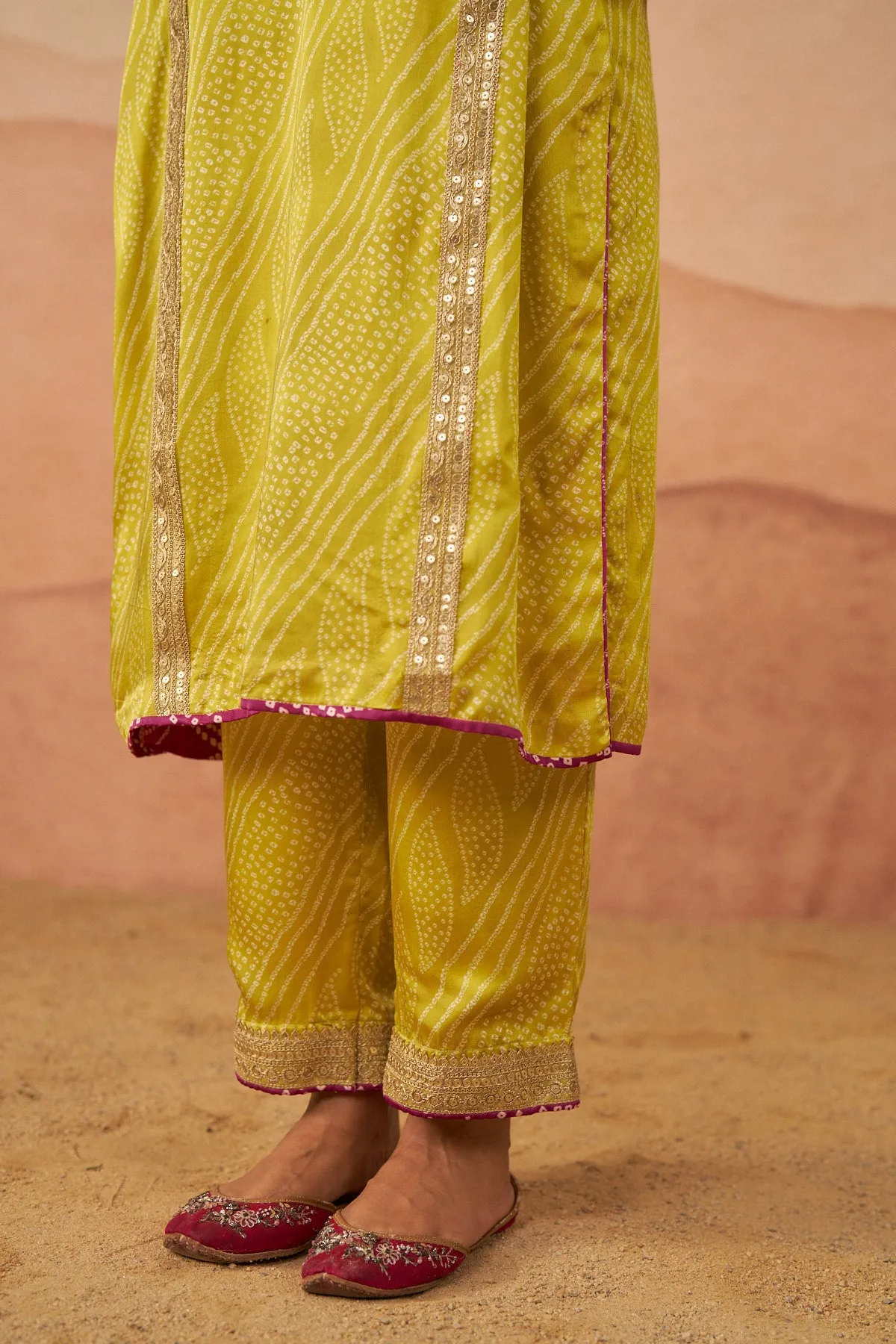 Patori Bandhej Phiran Set With Potli