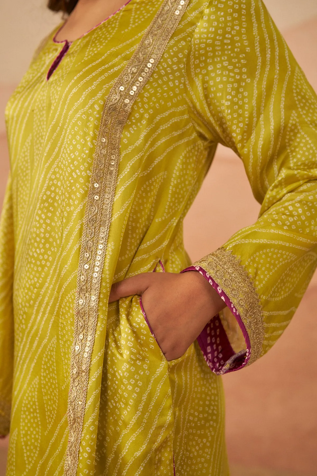 Patori Bandhej Phiran Set With Potli